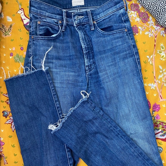 Mother Denim - High Waisted Rascal Ankle Slit Flip in Double Shot Espresso - Picture 3 of 3